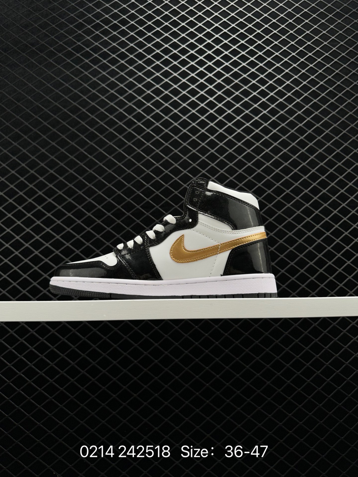 Air Jordan 1 Mid “Hyper Royal”